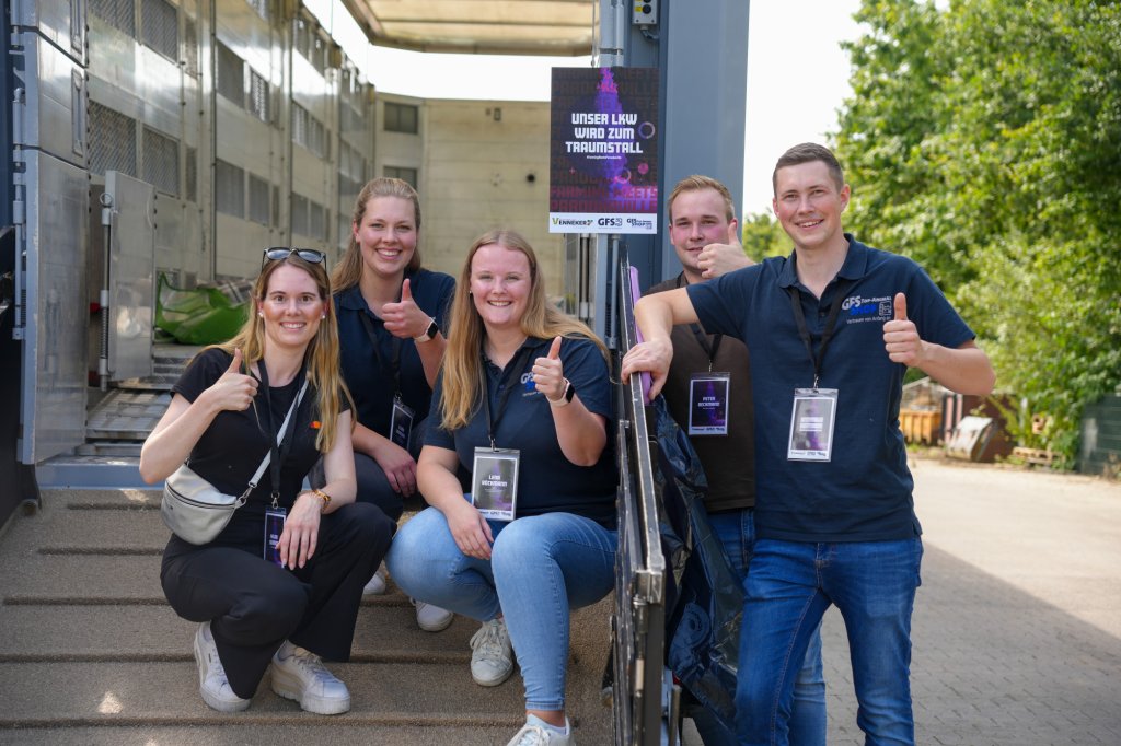 UNSER LKW WIRD ZUM TRAUMSTALL.